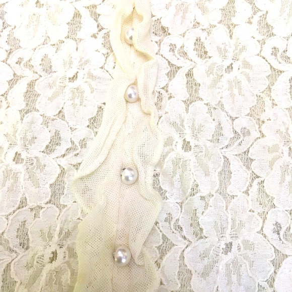 Banana Republic lacy blouse, Lg.  The spandex allows give. Optional belt. Sweet. - Picture 2 of 4